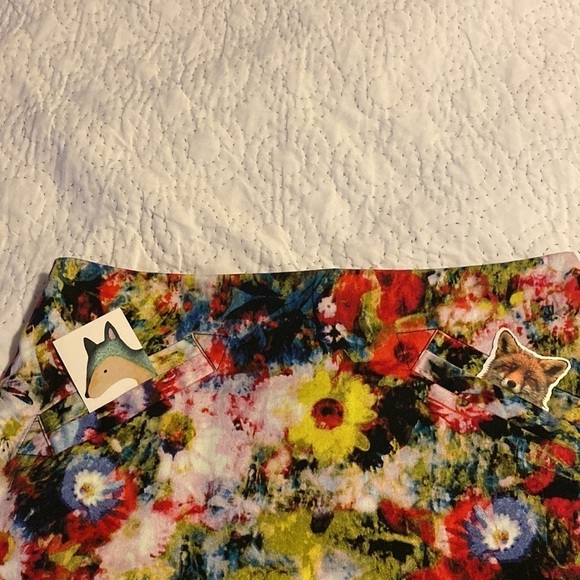 Chelsea and Theodore mini skirt size 4 fully lined two pockets flowers colours - Picture 3 of 11